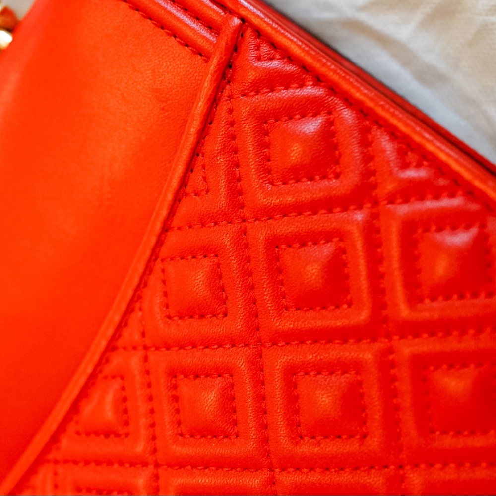 Tory Burch Fleming Convertible Shoulder Leather Bag in Brilliant Red - Picture 7 of 12